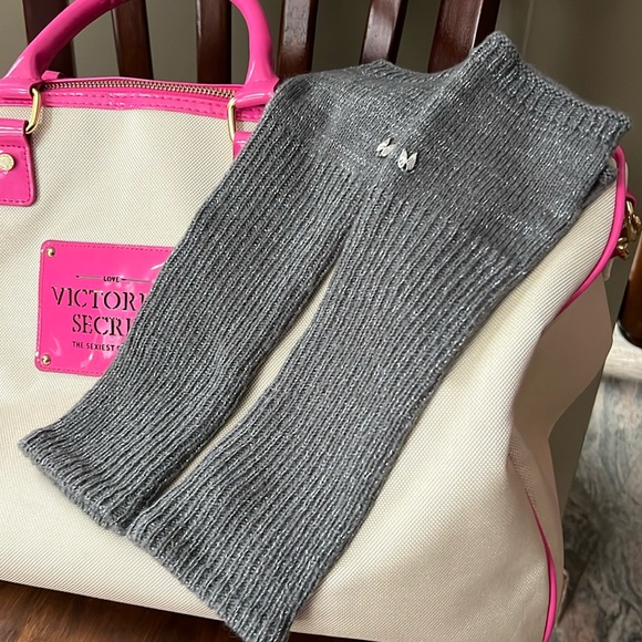 VS long knit gloves fingerless gray w/silver thread NWOT Embellished w/VS wings - Picture 2 of 6